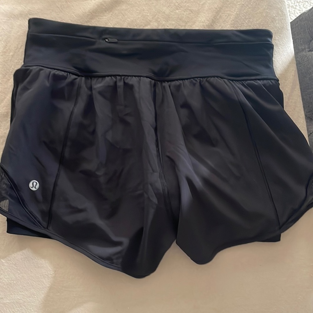 Lululemon hotty hot mid rise short